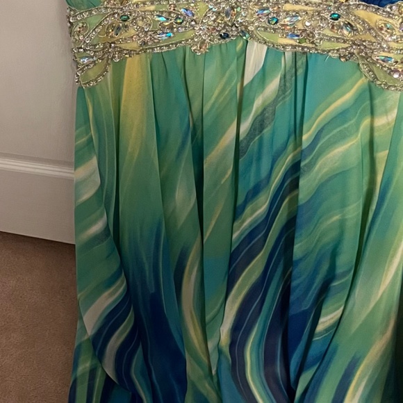 ( Like New )  Size 8 Dresses - Picture 2 of 6